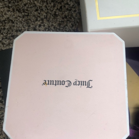 GIFT BAGS AND BOXES - Picture 8 of 9